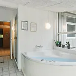 Сasa de vacaciones Awesome Home In Glesborg With Sauna Glesborg